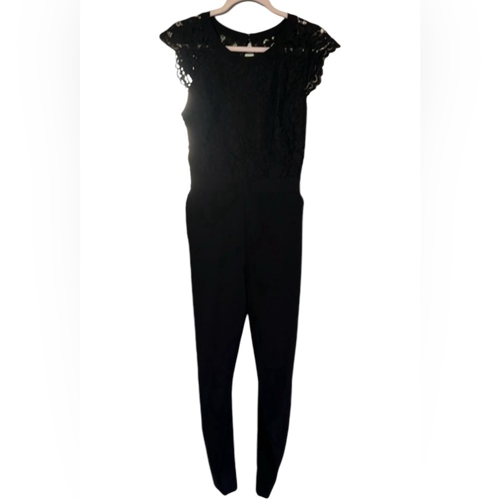 Bebe Black embroidered lace Jumpsuit w/cap sleeves pockets zip & tie Size 8